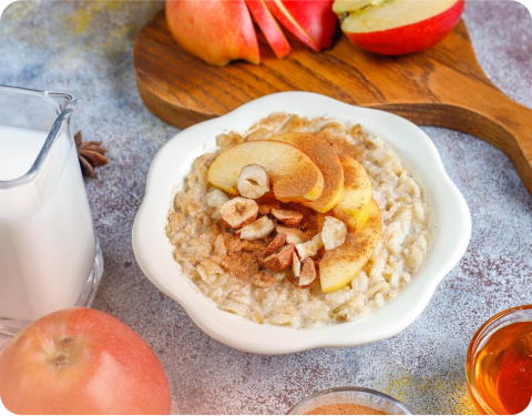 Porridge with stewed cinnamon apples